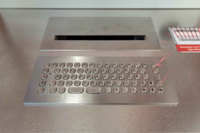 close up of the stainless keyboard